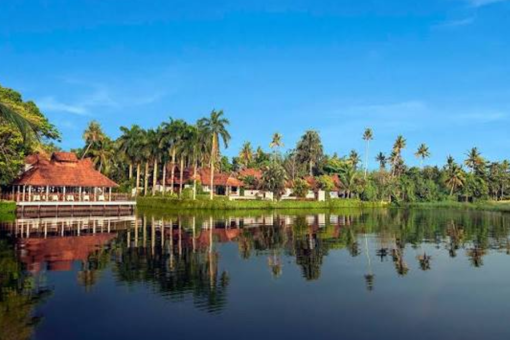 Kochi Munnar Thekkady Kumarkom Alleppey Kovalam Kanyakumari Trivendrum Plan